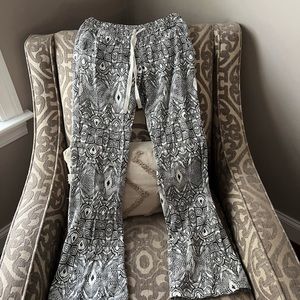 Roxy draw string pants.  Great for the beach!